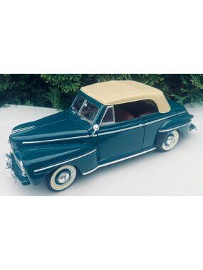 1948 Ford Convertible 1:18 Road Signature Diecast Green Cream Top